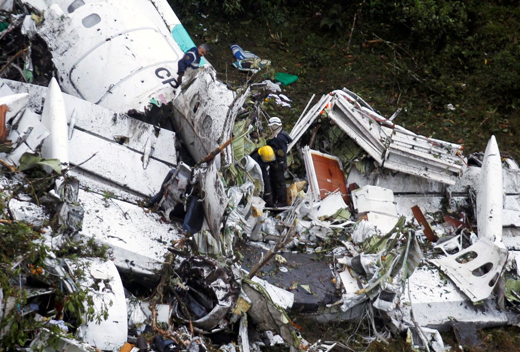 Rescue crew work in the wreckage from a plane that crashed into Colombian jungle with Brazilian soccer team Chapecoense near Medellin, Colombia, November 29, 2016. REUTERS/Fredy Builes
