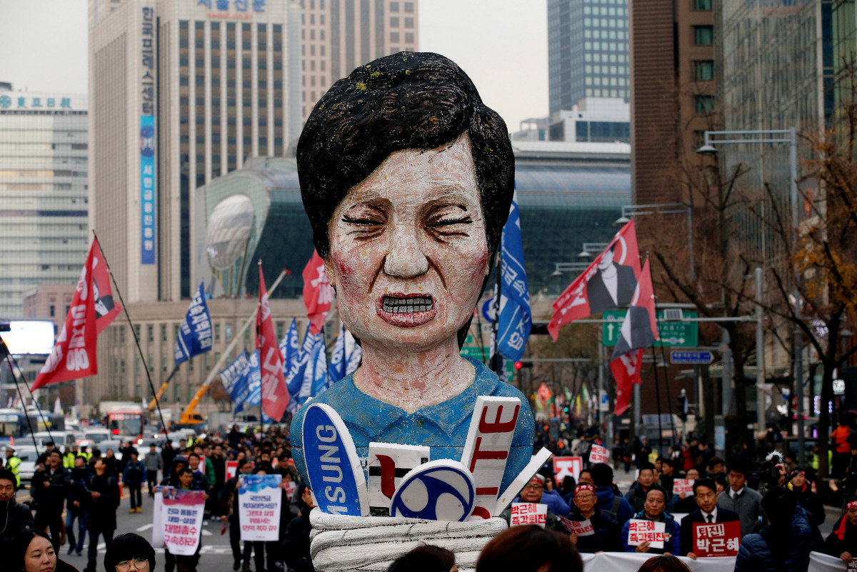 Members of Korean Confederation of Trade Unions march with an effigy of South Korean President Park Geun-hye during a general strike calling for Park to step down, in central Seoul, South Korea November 30, 2016. REUTERS/Kim Hong-Ji
