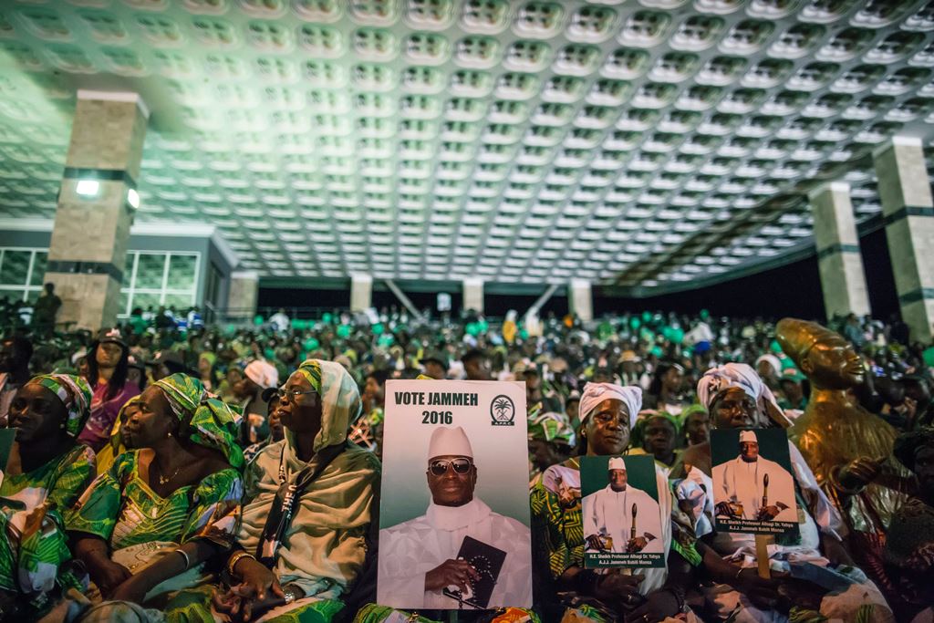Supporters of incumbent Gambian President Yahya Jammeh hold a placard reading 'Vote Jammeh' in Banjul on November 29, 2016, during the closing rally of the electoral campaign of the Alliance for Patriotic Reorientation and Construction (APRC). AFP / MARCO