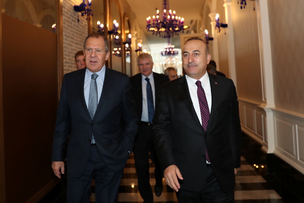  Turkish Foreign Minister Mevlut Cavusoglu (R) attends a meeting with Russian Foreign Minister Sergey Lavrov (L) in Antalya, Turkey on December 1, 2016. ( Fatih Akta? - Anadolu Agency )