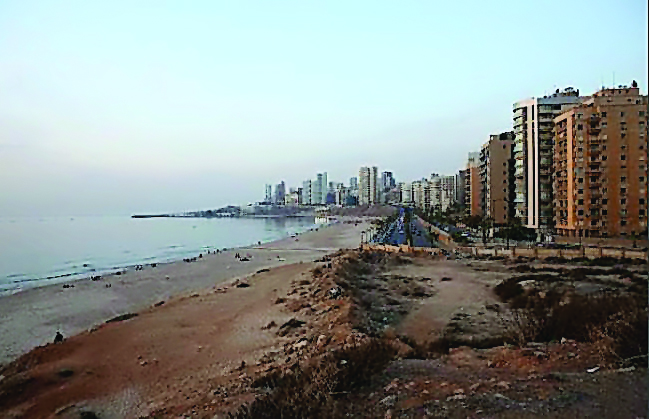 A general view shows Ramlet al Bayda, Beirut's last remaining public beach, Lebanon November 20, 2016. Picture taken November 20, 2016. Sally Hayde/Thomson Reuters Foundation via REUTERS