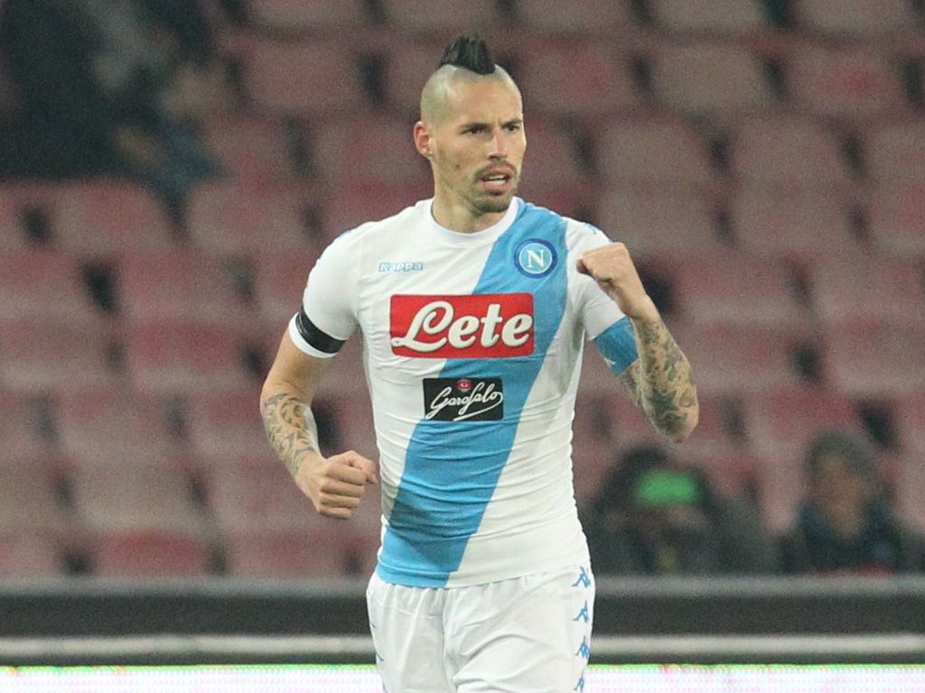 Napoli's midfielder from Slovakia Marek Hamsik celebrates after scoring during the Italian Serie A football match SSC Napoli vs Inter Milan on December 2, 2016 at the San Paolo Stadium. / AFP / CARLO HERMANN
