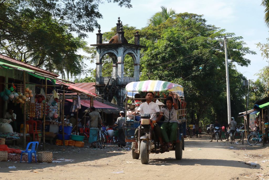 A mosque is seen in a Muslim community within a market area of Maungdaw town located in Myanmar's strife-torn Rakhine State near the Bangladesh border on December 2, 2016. / ?AFP.