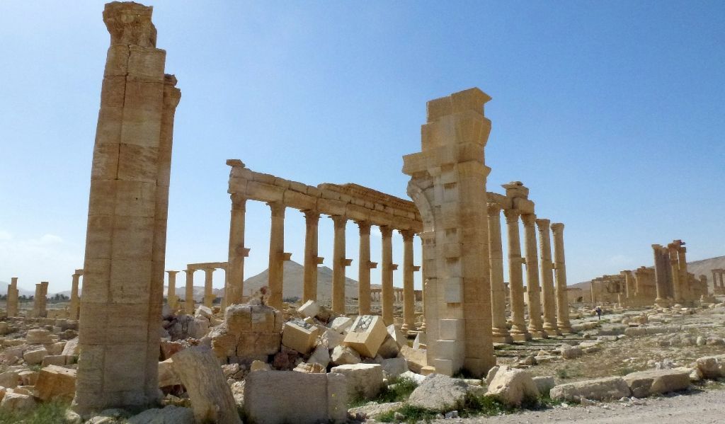 The remains of the Arch of Triumph in Palmyra after it was destroyed by the Islamic State group in Syria (AFP Photo/Maher AL MOUNES).