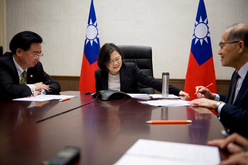 DECEMBER 3, 2016 Taiwan's President Tsai Ing-wen speaks on the phone with U.S. president-elect Donald Trump at her office in Taipei, Taiwan, in this handout photo made available December 3, 2016. / Reuters.