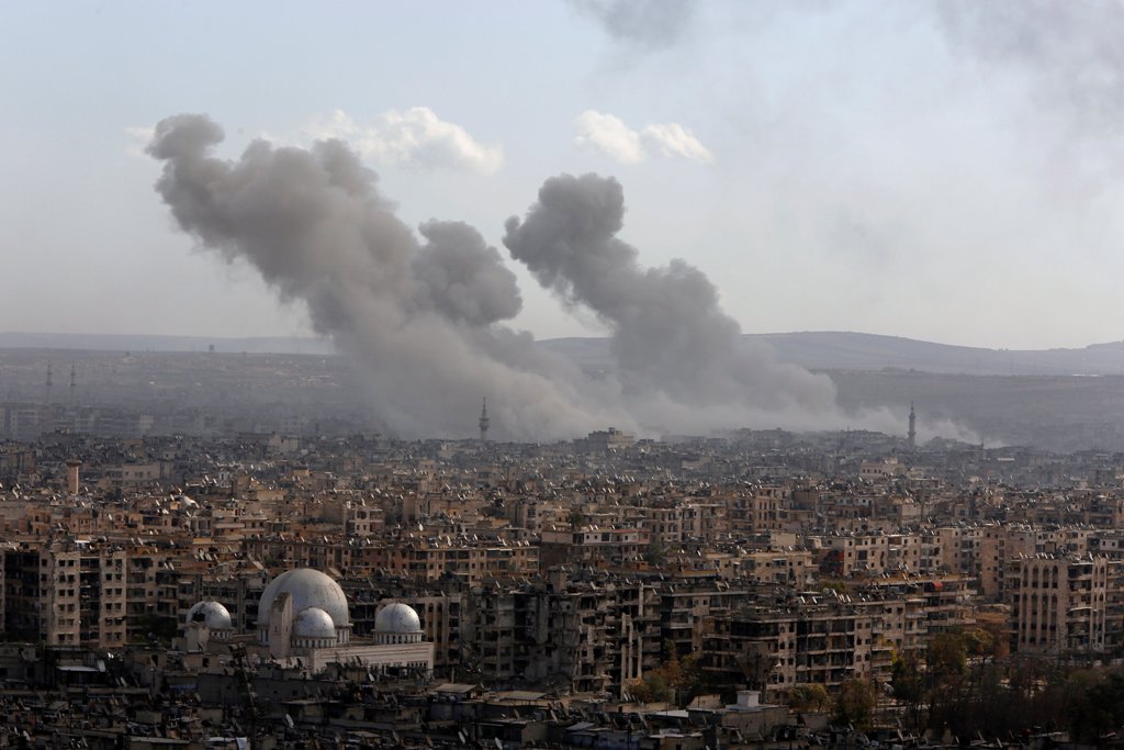 A general view shows rising smoke after strikes on Aleppo city, Syria December 3, 2016. REUTERS/Omar Sanadiki TPX IMAGES OF THE DAY
