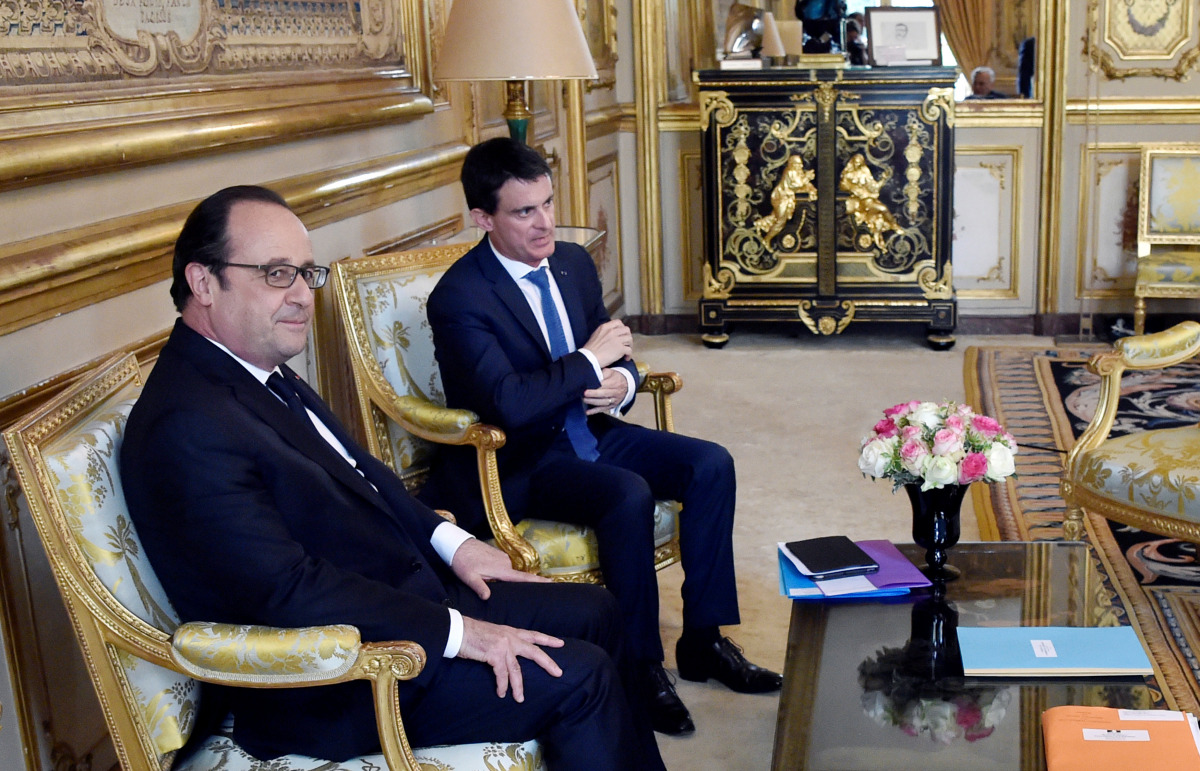 Francois Hollande and Manuel Valls attend a meeting following Brexi at the Elysee Palace in Paris, June 24, 2016 (REUTERS / Alain Jocard) 