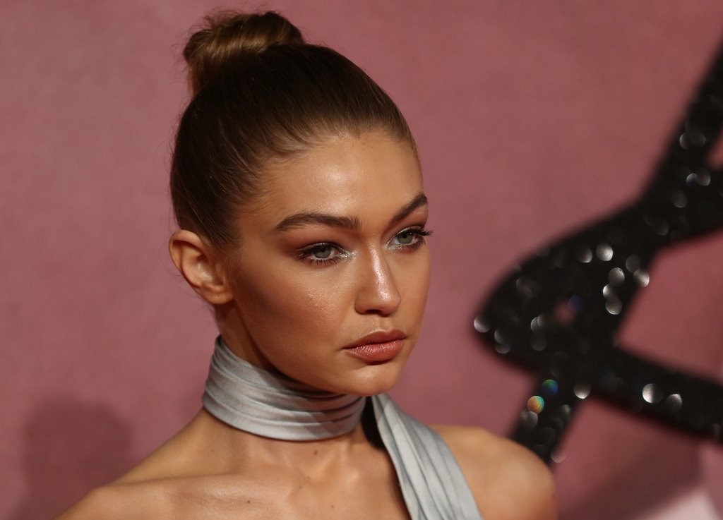Model Gigi Hadid poses for photographers at the Fashion Awards 2016 in London, Britain December 5, 2016. REUTERS/Neil Hall
