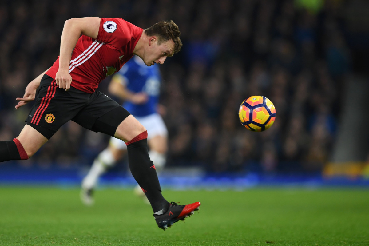 Manchester United's English defender Phil Jones chases the ball during the English Premier League football match between Everton and Manchester United at Goodison Park in Liverpool, north west England on December 4, 2016. (AFP / Paul ELLIS)