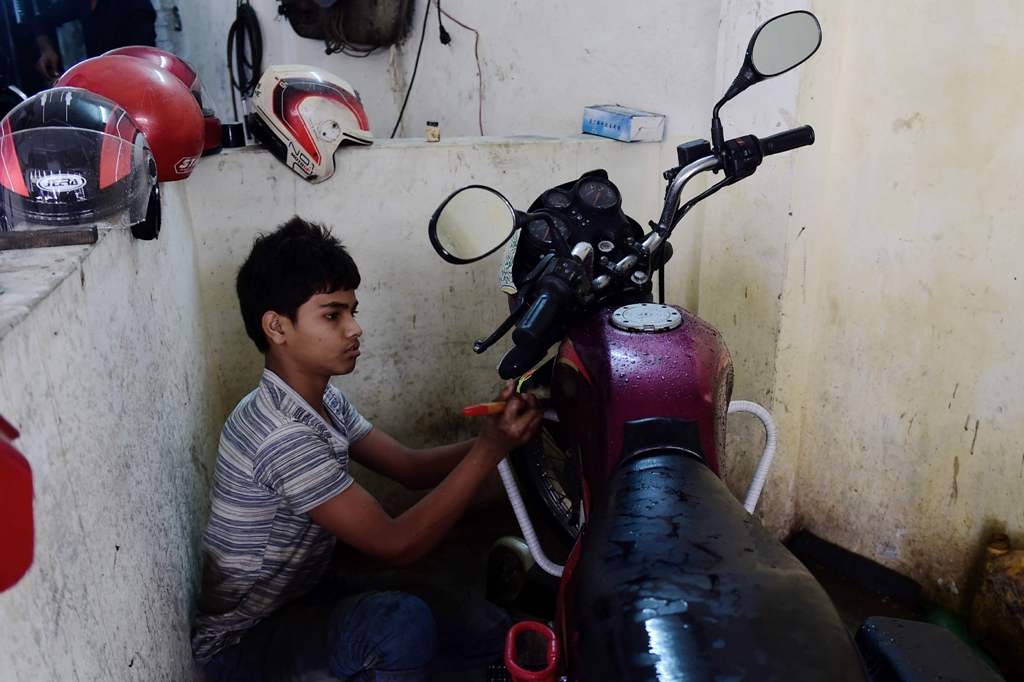 Bangladeshi worker Russel, and who says he will turn 14 next year, works in a garage in Dhaka on December 7, 2016.  AFP / MUNIR UZ ZAMAN