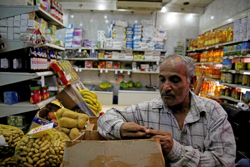 A worker goes about his day while waiting for customers at a supermarket in Cairo, Egypt, October 26, 2016. Picture taken October 26, 2016. REUTERS/Amr Abdallah Dalsh
