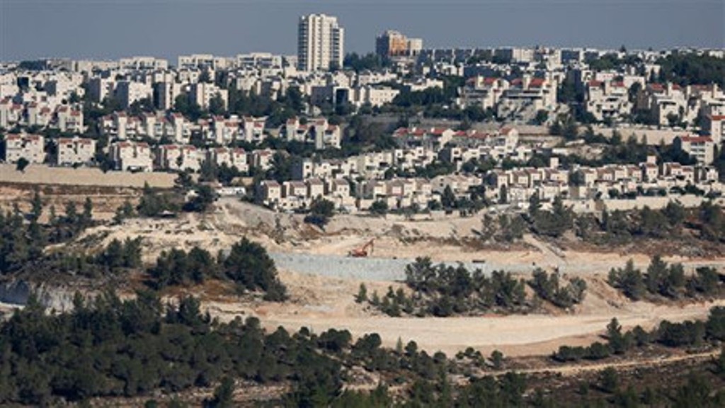 The picture shows a general view of construction cranes and excavators at the site of new housing units in the illegal Israeli settlement of Gilo in East Jerusalem al-Quds. (Photo: AFP)