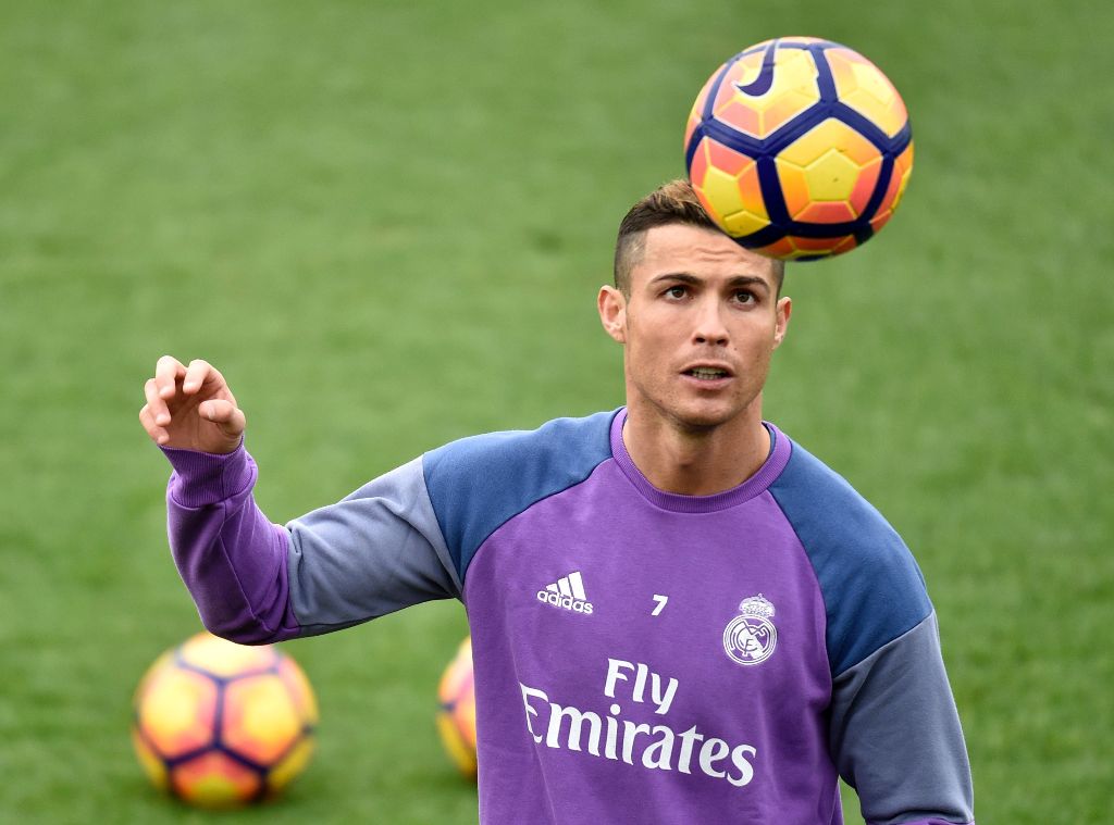 Real Madrid's Portuguese forward Cristiano Ronaldo heads a ball during a training session at Valdebebas training ground in Madrid on December 9, 2016, on the eve of the Spanish League match Real Madrid CF vs RC Deportivo de La Coruna. / AFP / GERARD JULIE