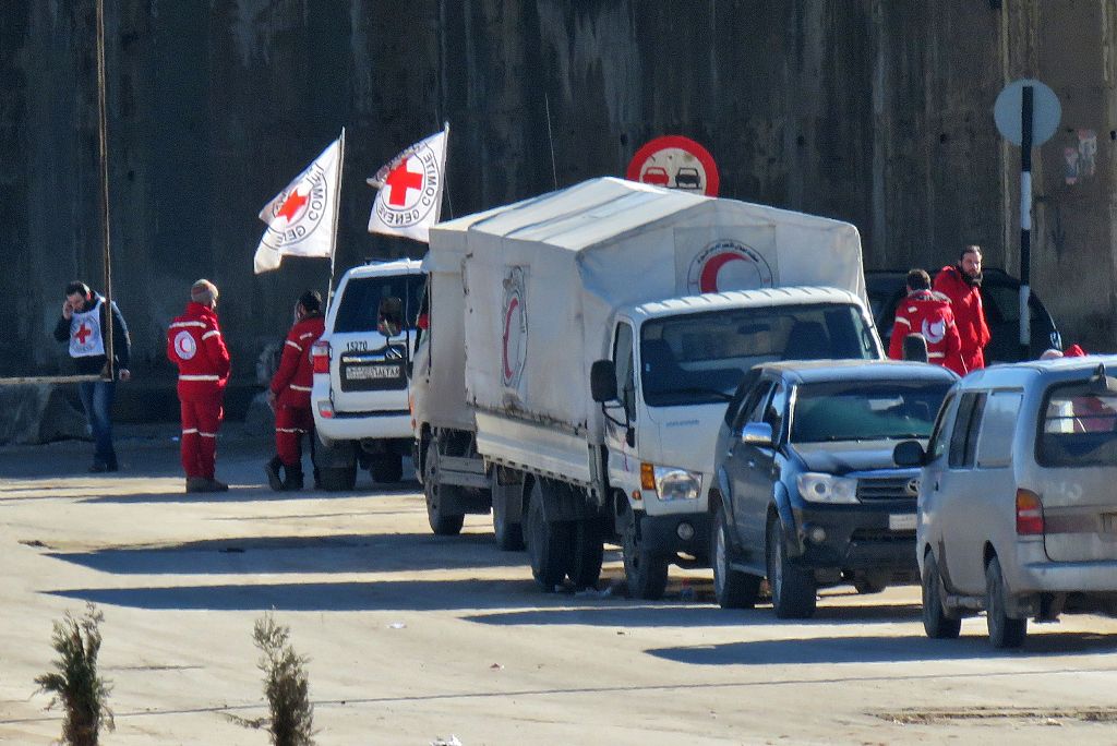 Staff from the International Red Cross and from the Syrian Red Crescent are seen in embattled city of Aleppo as efforts were underway to evacuate rebel fighters and their families from rebel-held areas on December 15, 2016.  AFP / STRINGER