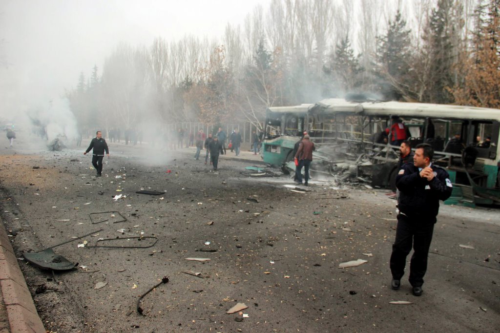 People react after a bus was hit by an explosion in Kayseri, Turkey, December 17, 2016. Turan Bulut/ Ihlas News Agency via REUTERS 