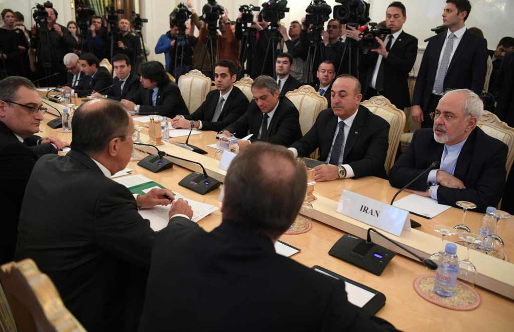 Russian Foreign Minister Sergei Lavrov (2L), his Turkish counterpart Mevlut Cavusoglu (2R) and Iran's Foreign Minister Mohammad Javad Zarif (R) attend a meeting in Moscow on December 20, 2016.  AFP / Natalia KOLESNIKOVA