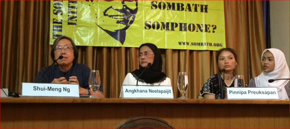 (L-R) Rights activists Shui Meng Ng, Angkhana Neelapaijit, Pinnipa Preuksapan and Angkhana's daughter Pratubjit Neelapaijit at a news conference in Bangkok, Thailand, December 19, 2017. Thomson Reuters Foundation/Alisa Tang