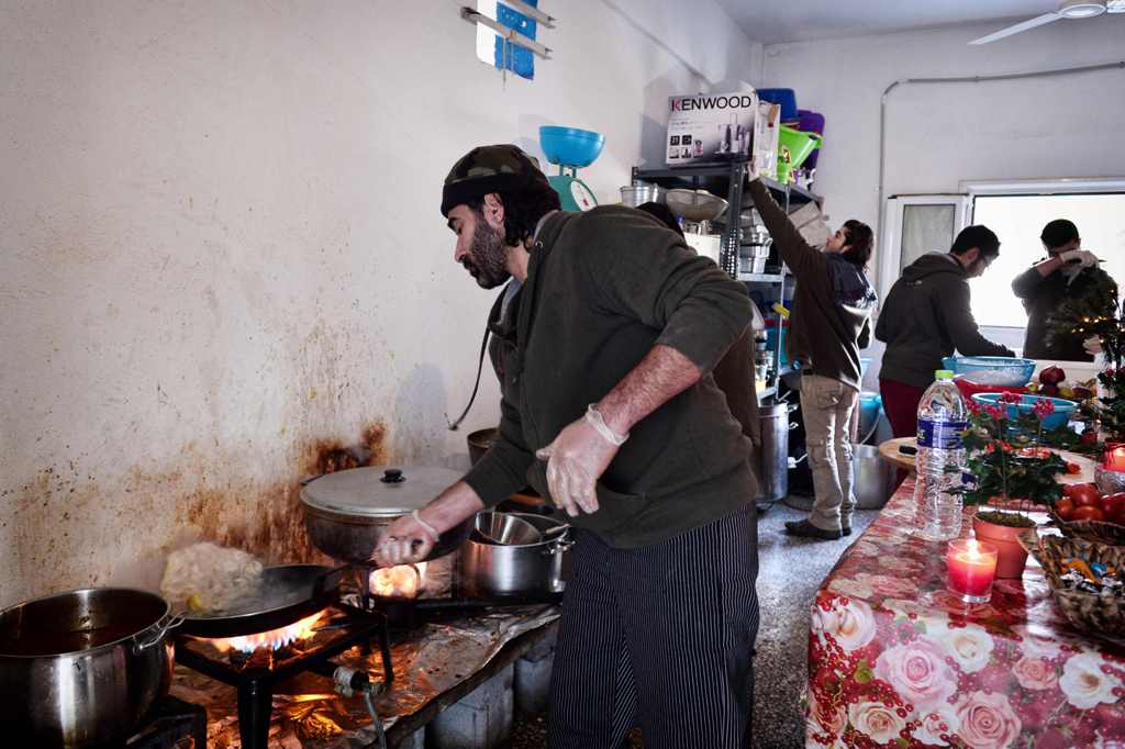 Chef Talal Rankoussi and other Syrian volunteers prepare a meal in 