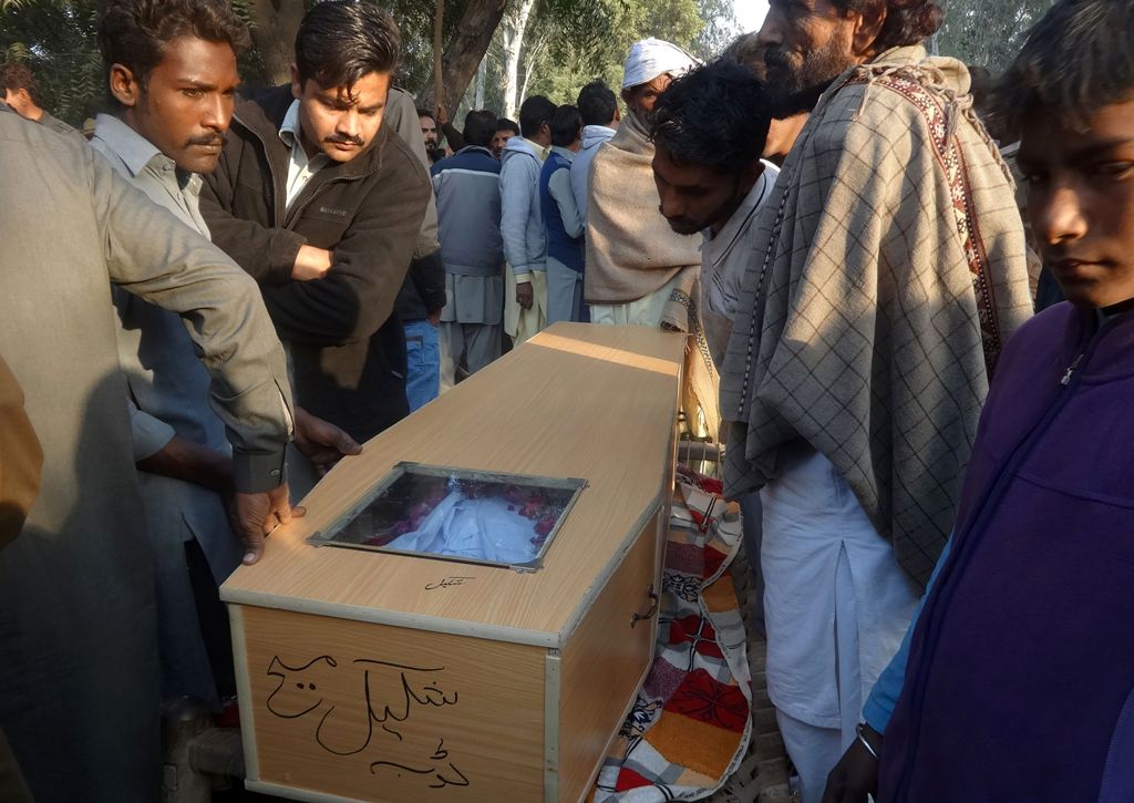 Pakistani Christians carry a coffin for one of the victims who was killed by toxic liquor on Christmas Eve in a Christian colony in Toba Tek Singh, some 338 kilometres (210 miles) south of Islamabad on December 27, 2016. AFP / STR