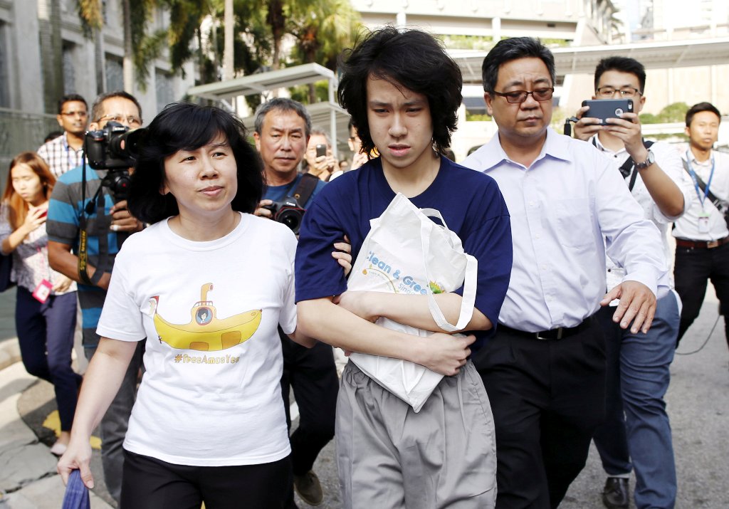 FILE PHOTO -- Teen blogger Amos Yee leaves with his parents after his sentencing from the State Court in Singapore July 6, 2015. REUTERS/Edgar Su/File Photo
