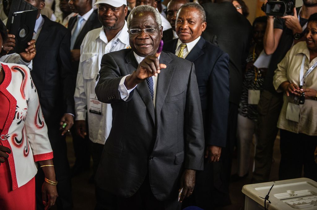(FILES) This file photo taken on October 15, 2014 shows Afonso Dhlakama, a former Renamo rebel chief turned opposition leader who is seeking the Mozambican presidency for the fifth time, showing his ink-stained finger after casting his ballot at a polling