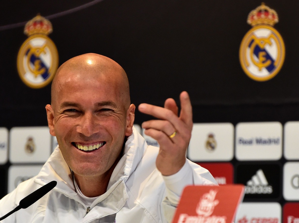 Real Madrid's French coach Zinedine Zidane smiles during a press conference. (AFP / GERARD JULIEN)