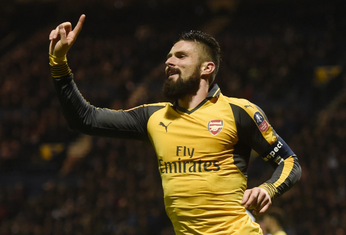 Arsenal's Olivier Giroud gestures to the assistant referee after having a goal disallowed for offside. (Reuters / Andrew Yates Livepic)