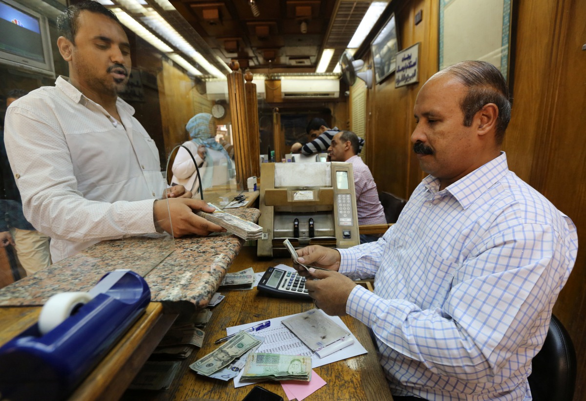 A customer exchanges US dollars to Egyptian pounds in a foreign exchange office in central Cairo Egypt November 3 2016 REUTERS Mohamed Abd El Ghany