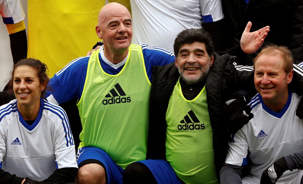 Diego Armando Maradona (2ndR) and FIFA President Gianni Infantino (2ndL) pose with team members after the FIFA Legends tournament ahead of the FIFA awards ceremony in Zurich, Switzerland, January 9, 2017. REUTERS/Arnd Wiegmann
