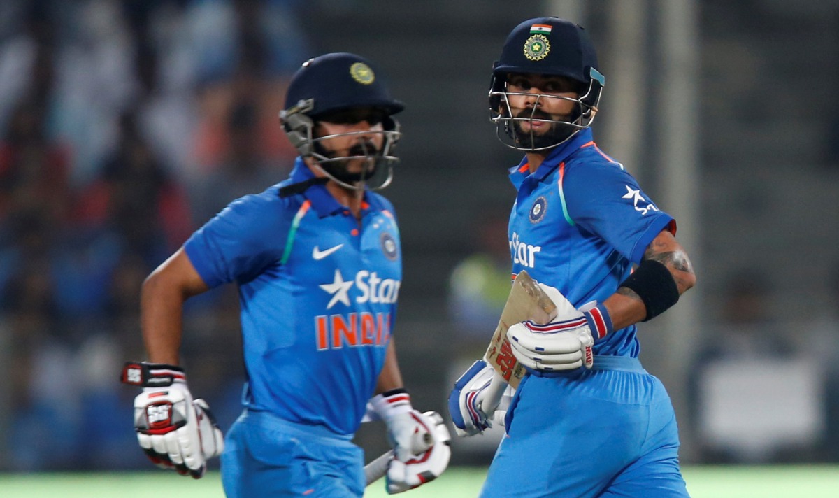  India's captain Virat Kohli (R) and his teammate Kedar Jadhav run between the wickets. (REUTERS/Danish Siddiqui)