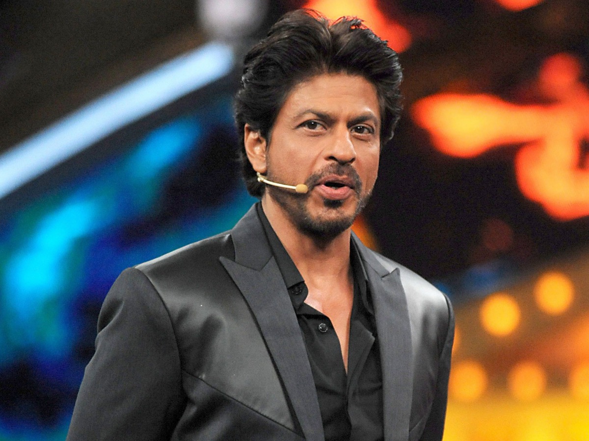 Indian Bollywood actor Shah Rukh Khan poses during the promotion of upcoming Hindi action crime thriller film 'Raees', on the set of Colors television reality show 'Bigg Boss 10' in Lonavla on January 20, 2017. (AFP / Sujit JAISWAL)
