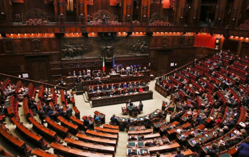 Newly appointed Italian Prime Minister Paolo Gentiloni and his ministers sit before a confidence vote at the parliament in Rome, Italy, December 13, 2016. REUTERS/Alessandro Bianchi.