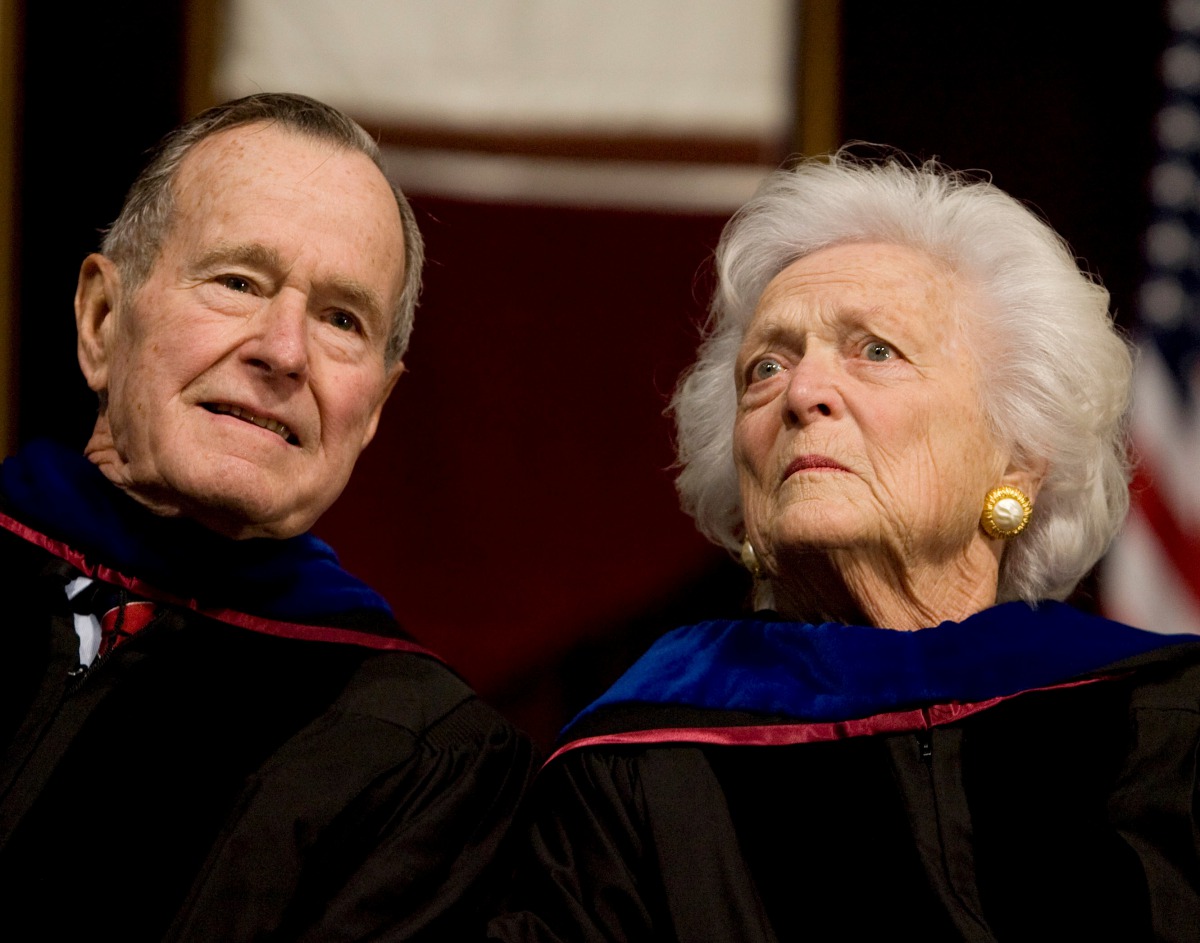 Former President George H.W. Bush (L), and former first lady Barbara Bush attend the Texas A&M University commencement ceremony in College Station, Texas, December 12, 2008. REUTERS/Larry Downing