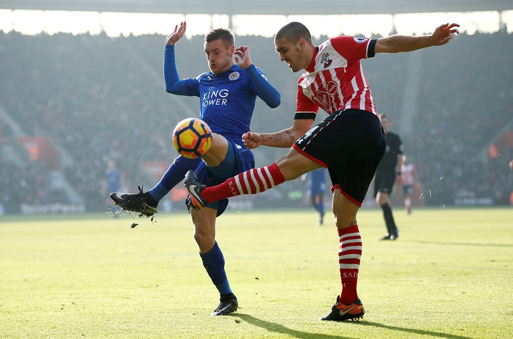 Football Soccer Britain - Southampton v Leicester City - Premier League - St Mary's Stadium - 22/1/17 Southampton's Oriol Romeu in action with Leicester City's Jamie Vardy Reuters / Peter Nicholls