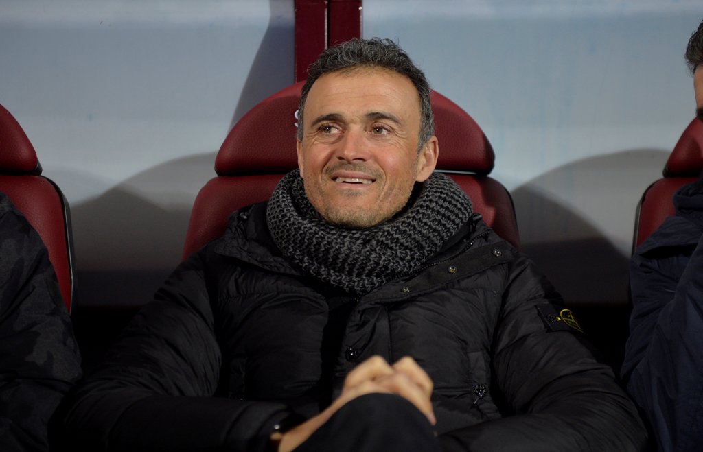 Barcelona coach luis Enrique smiles before the match. REUTERS/Vincent West
