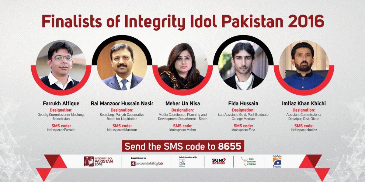 A Punjab province official, Rai Manzoor Husain Nasir, (second left in the image) who cracked down on bribery in his district linked to land registration came out tops in the show's finale Wednesday. Image courtesy: @SSDOPakistan