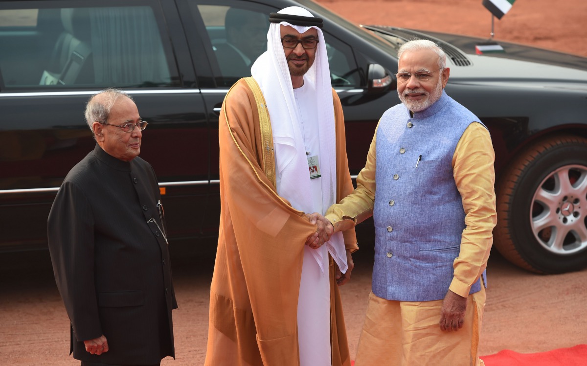 The Crown Prince of Abu Dhabi General Sheikh Mohammed Bin Zayed Al Nahyan (C) with Indian Prime Minister Narendra Modi (R) and Indian President Pranab Mukherjee (L) before a ceremonial reception at the Indian President's house in New Delhi on January 25, 