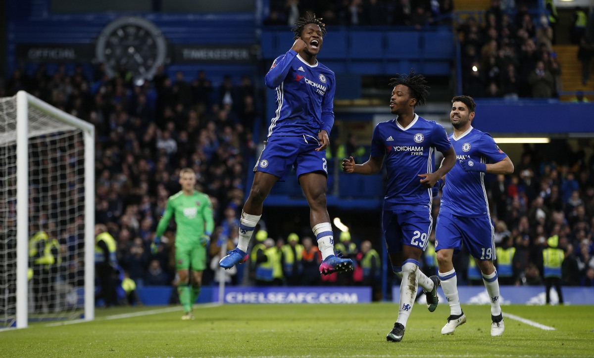 Chelsea players celebrate scoring a goal. (Reuters / Paul Childs)
