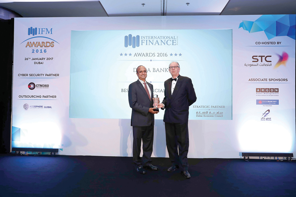 Alaga Raja (left), Head of Doha Bank’s Abu Dhabi Branch, receiving the memento at the International Finance Magazine (IFM) awards 2016 ceremony held in Dubai. 
