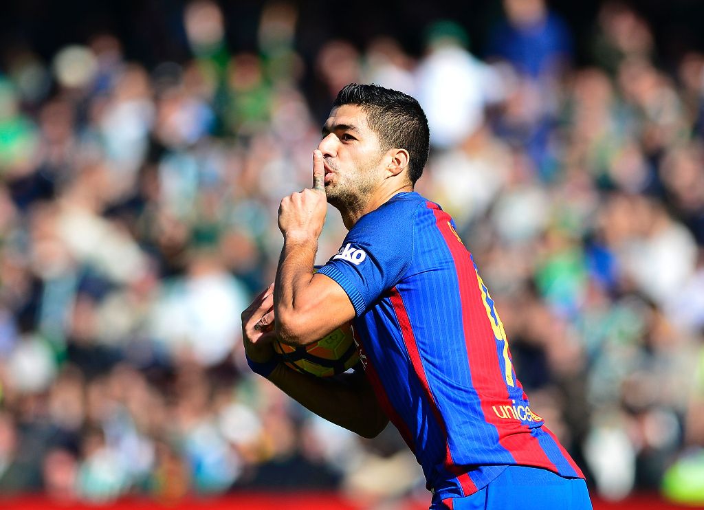 Barcelona's Uruguayan forward Luis Suarez celebrates after scoring a goal during the Spanish league football match Real Betis vs FC Barcelona at the Benito Villamarin stadium in Sevilla on January 29, 2017.The match ended in a draw 1-1 / AFP / CRISTINA QU