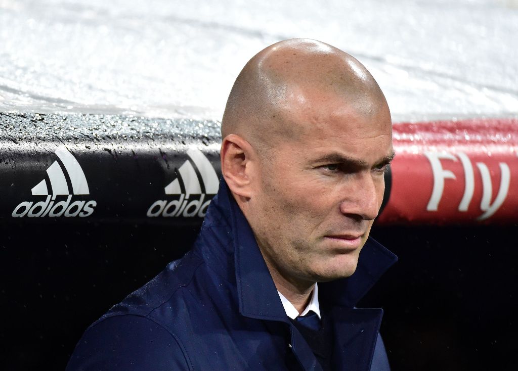 Real Madrid's French coach Zinedine Zidane looks on before the Spanish league football match Real Madrid CF vs Real Sociedad at the Santiago Bernabeu stadium in Madrid on January 29, 2017. / AFP / GERARD JULIEN
