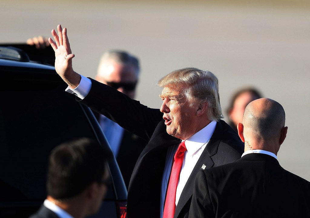President Donald Trump waves to supporters after arriving on Air Force One at the Palm Beach International Airport for a visit to his Mar-a-Lago Resort for the weekend on February 3, 2017 in Palm Beach, Florida. Joe Raedle/AFP