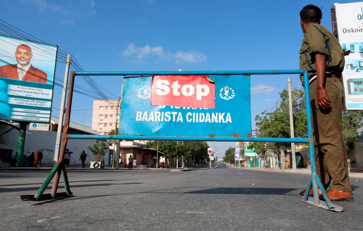 A Somali policeman stands guard along a road which was blocked to control motor vehicle traffic, during a security lock down in Somalia's capital Mogadishu, February 7, 2017. REUTERS/Feisal Omar