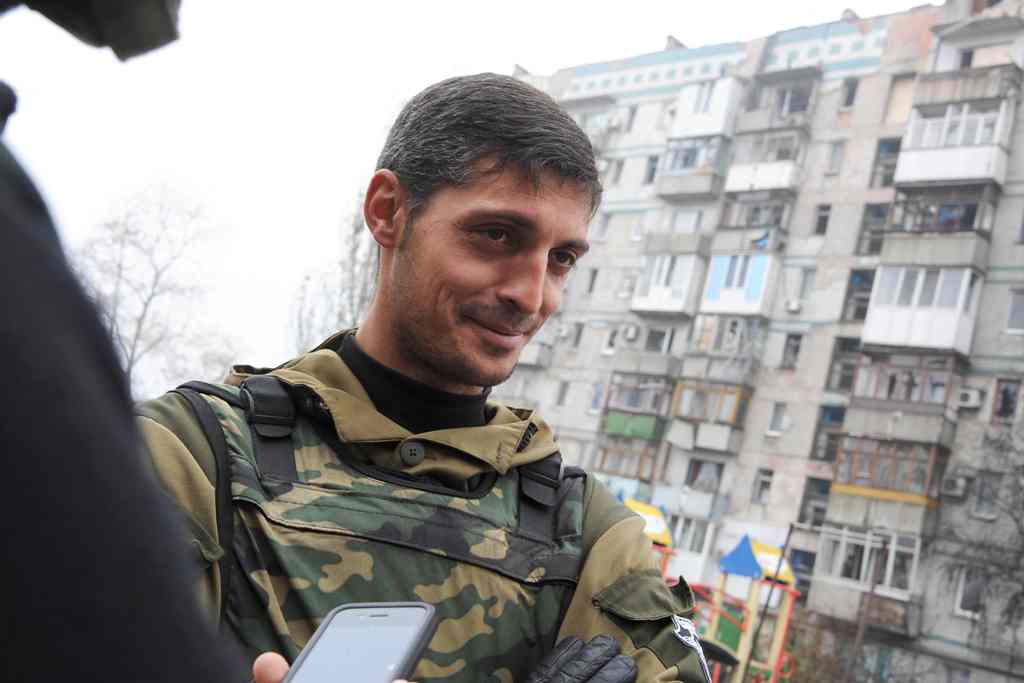 (FILES) This file photo taken on October 16, 2014 shows Givi, commander of the pro-Russian separatist Somali battalion, speaking to reporters from their lookout centre near Donetsk's Sergey Prokofiev international airport.  AFP / Dominique FAGET