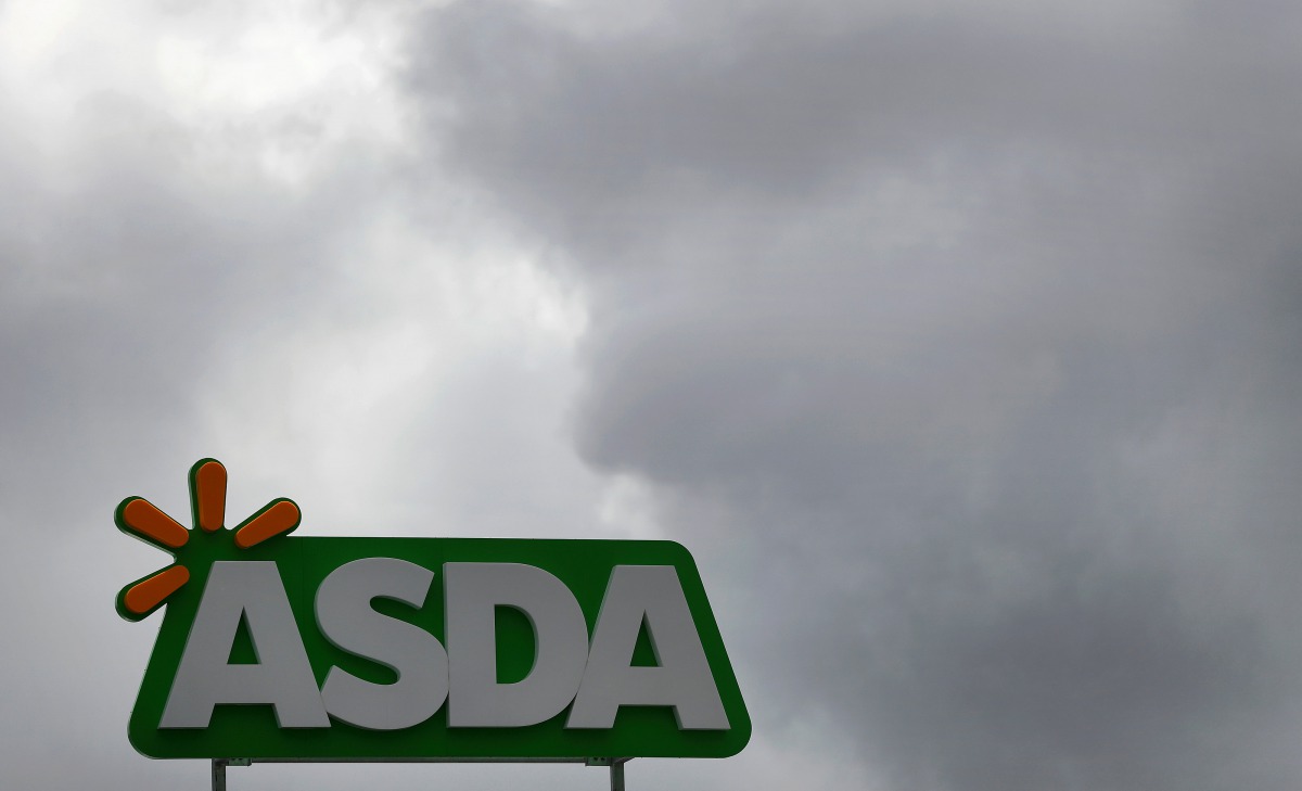  A company logo is pictured outside an ASDA supermarket near Manchester, Britain, April 7, 2016. REUTERS/Phil Noble