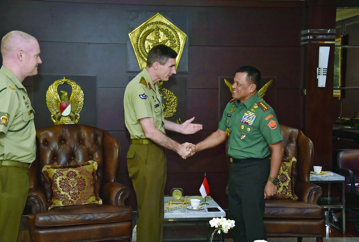 Australia's Army Chief Lieutenant General Angus Campbell (centre) meets with Indonesia's Armed Forces Chief General Gatot Nurmantyo, in Jakarta.