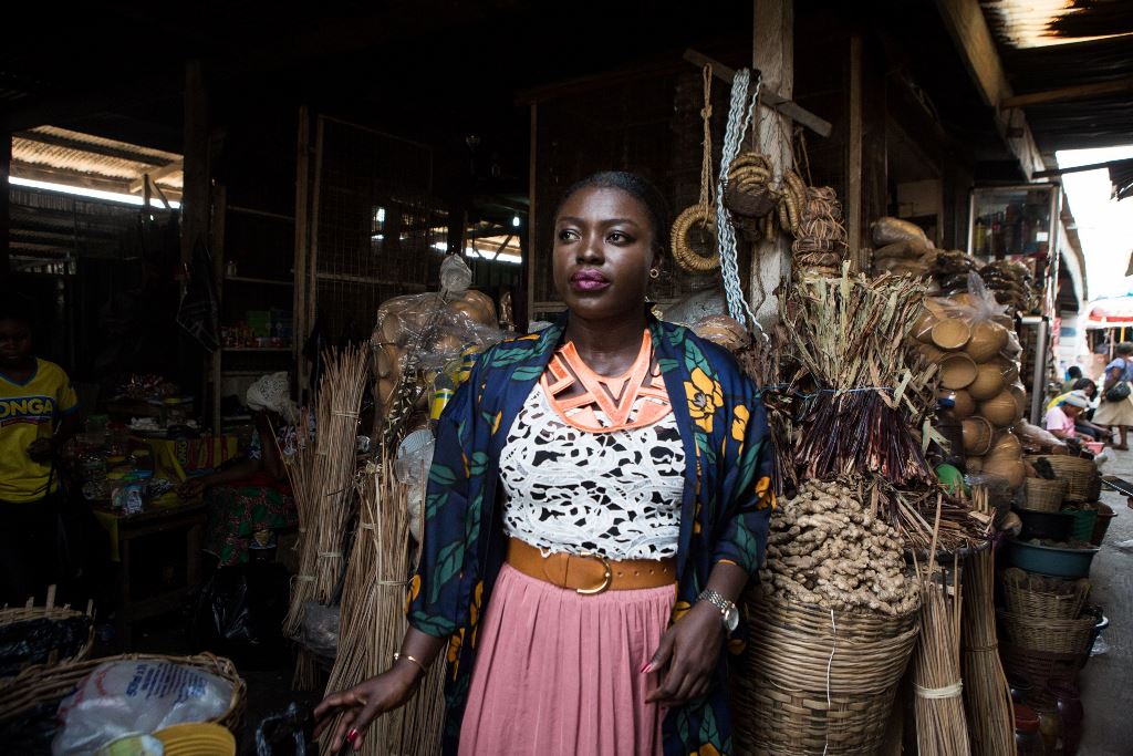 Essie Bartels walks at the Makola market in Accra, on January 25, 2017. AFP / Ruth McDowall
