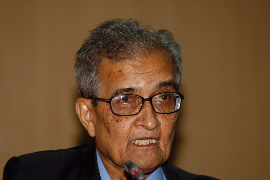 India's Nobel economics laureate Amartya Sen speaks during a conference in his honour for development, freedom and welfare in New Delhi in this December 19, 2008 file photo. REUTERS/B Mathur/Files
