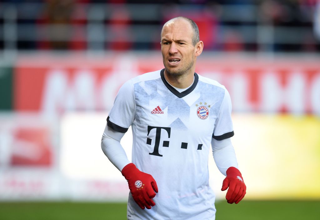 Bayern Munich's Dutch midfielder Arjen Robben warms up prior the German First division Bundesliga football match between FC Ingolstadt 04 and Bayern Munich in Ingolstadt, southern Germany, on February 11, 2017.  AFP / Christof STACHE /