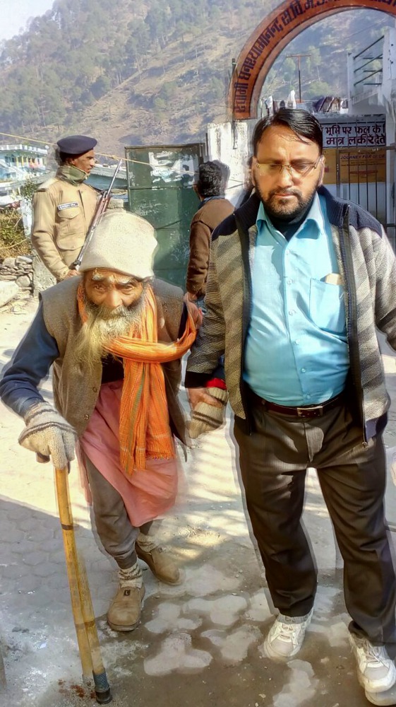 An elderly Indian voter (L) is assisted as he arrives to cast his vote in State Assembly Elections in Uttarkashi some 100kms north-east of Dehradun on February 15, 2017, in the northern state of Uttarakhand. A lawmaker accused of flogging a horse which be